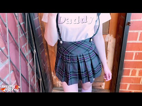 ❤️ Schoolgirl Sucks a dick gu domhainn agus fucks an àite clasaichean. Pornografach  leinn gd.superpornpics.ru ️❤